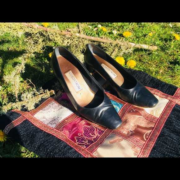 Nordstrom black heel pumps!! 🖤 - Picture 2 of 6